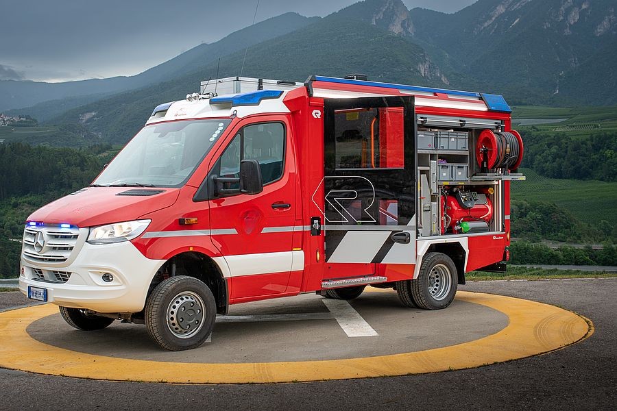1d931f7d f876 4296 9ca2 f94959c9608c Mercedes Rescue 1